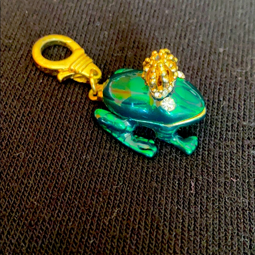 Green enamel frog charm